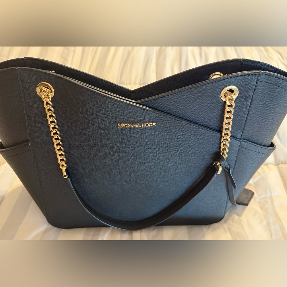 Authentic Michael Kors Large Jet Set Bag in Black